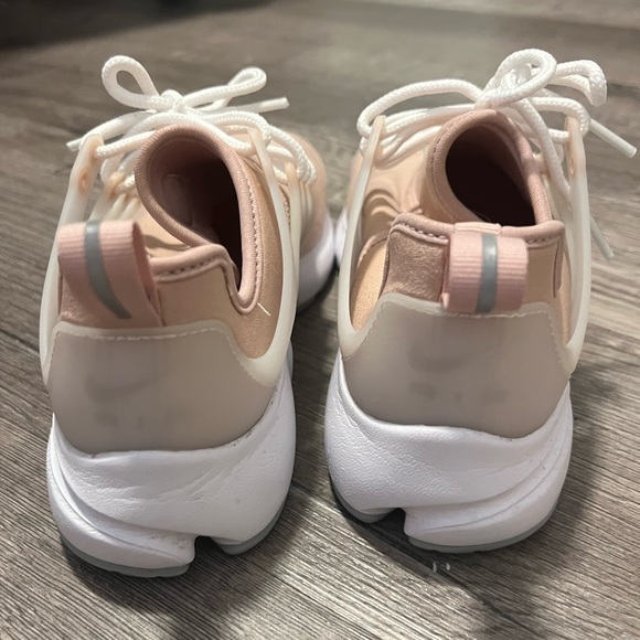 Nike Presto Cream/Pinkish color - Picture 2 of 3